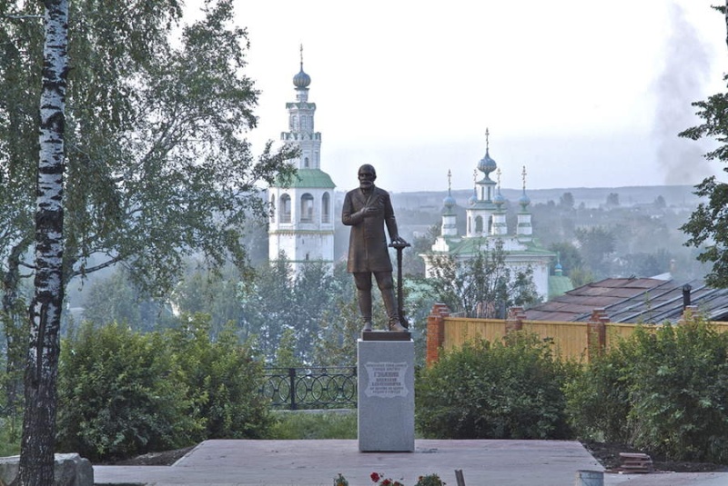 Памятник купцу-чаеторговцу Губкину